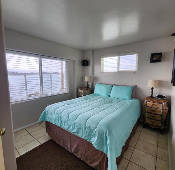 דירת חדר בקומת קרקע, Plainview Motel