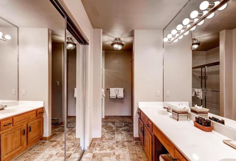 דירת חדר, Townsend Place