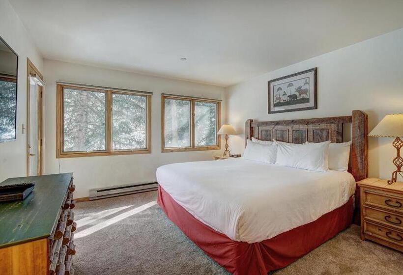 דירת שני חדרים, Townsend Place