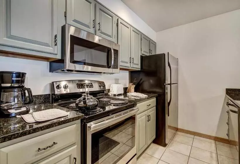 ２ベッドルームアパートメント, Townsend Place
