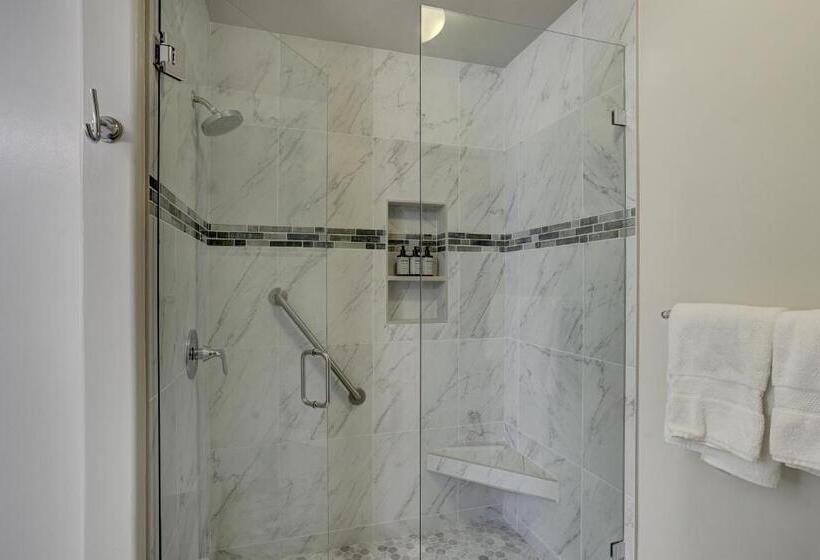 דירת חדר סופריור, Townsend Place