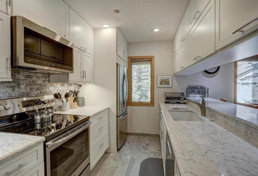 דירת חדר סופריור, Townsend Place