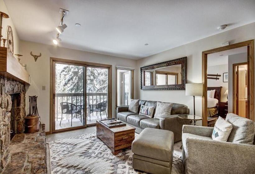 דירת שני חדרים, Townsend Place