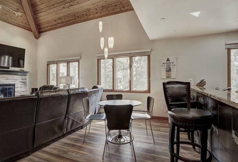 דירת חדר, Townsend Place