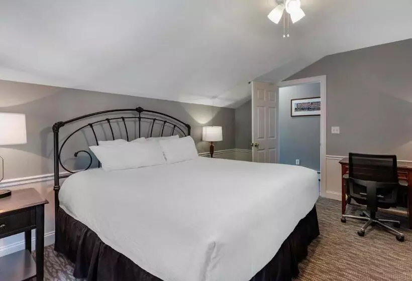 キングサイズベッドのスイートルーム, Essex Street Inn & Suites, Ascend Hotel Collection