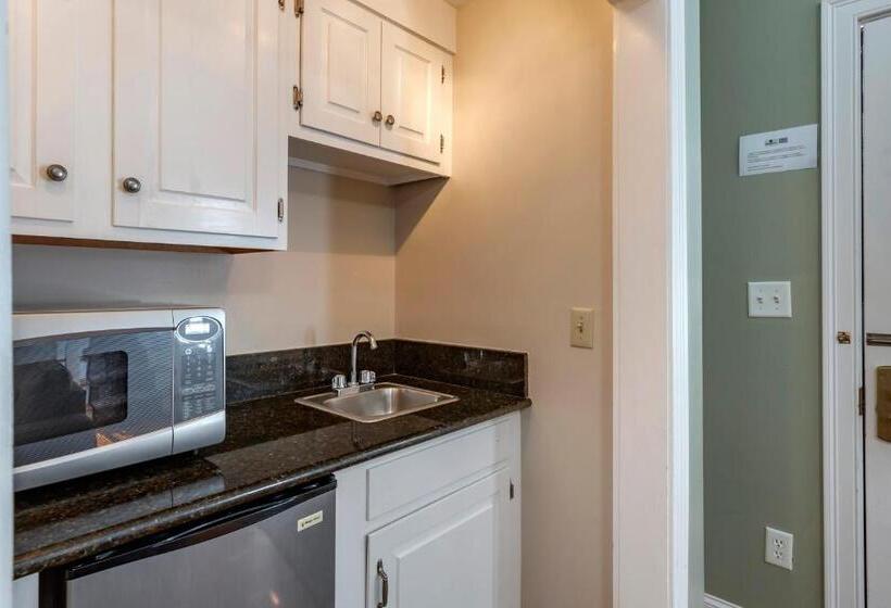 Люкс, Essex Street Inn & Suites, Ascend Hotel Collection