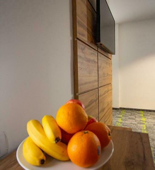 חדר דלוקס לארבעה, Grand