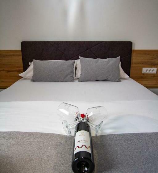 חדר דלוקס לארבעה, Grand