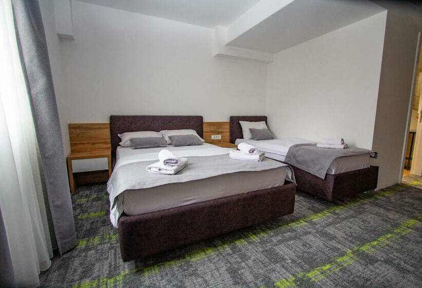 חדר דלוקס לארבעה, Grand