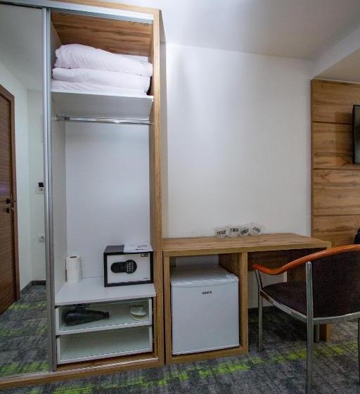 חדר דלוקס לארבעה, Grand