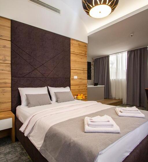 דירת חדר דלוקס, Grand