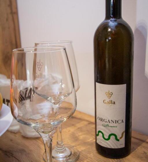 חדר דלוקס לשלושה, Grand