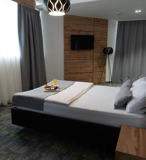 דירת חדר דלוקס, Grand