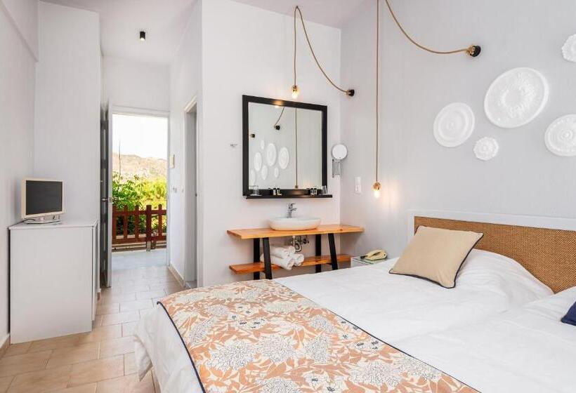 غرفة إقتصادية, Mrs Chryssana Beach