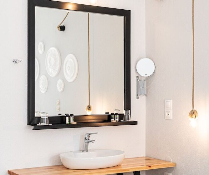 غرفة إقتصادية, Mrs Chryssana Beach