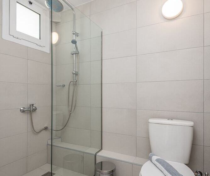 غرفة إقتصادية, Mrs Chryssana Beach