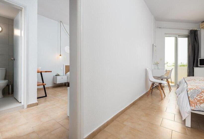 غرفة عائلية مطلّة علي البحر, Mrs Chryssana Beach