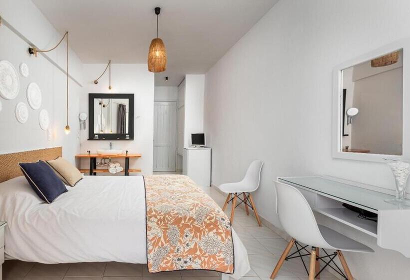 غرفة عائلية مطلّة علي البحر, Mrs Chryssana Beach