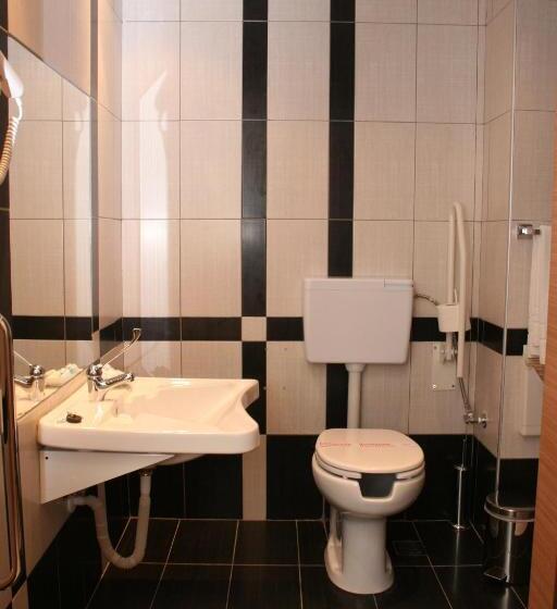 غرفة قياسية لذوى الاحتياجات الخاصة, Perinthos