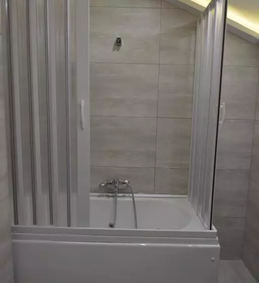 اتاق لوکس با بالکن, Perinthos