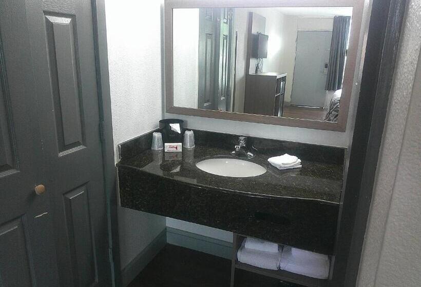 带大床的高级房间, Red Roof Inn Richmond   Airport Sandston
