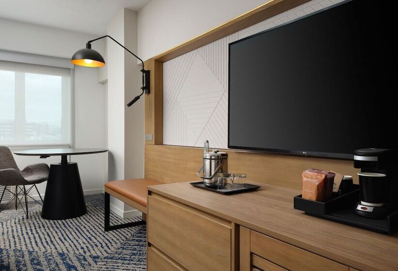 غرفه قياسيه سريرين مزدوجين, Sheraton Erie Bayfront