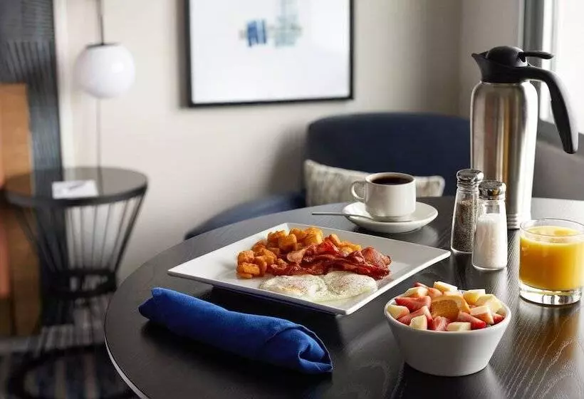 ２ダブルベッドのスタンダードルーム, Sheraton Erie Bayfront