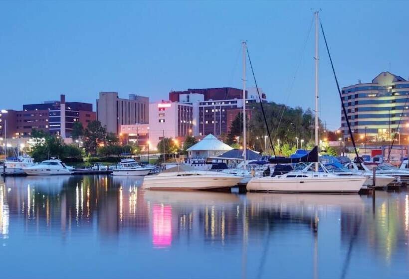 Клубный номер с видом, Sheraton Erie Bayfront