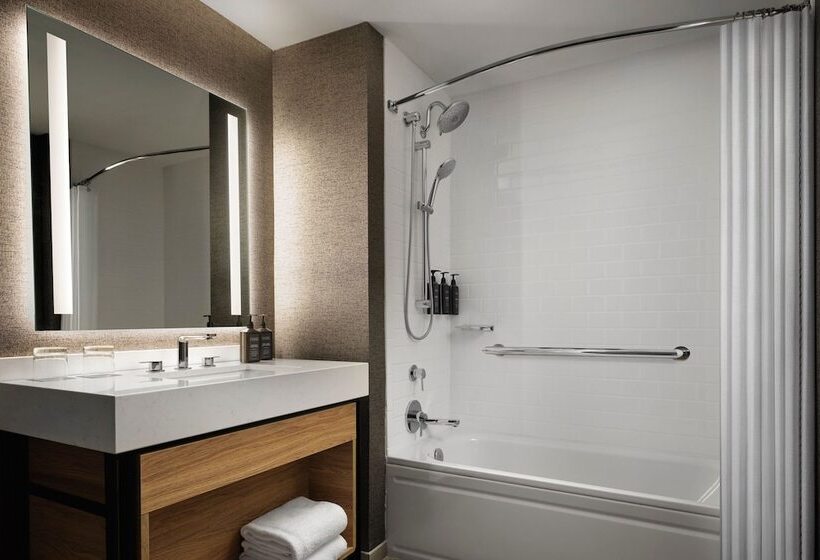 غرفة كلوب مع إطلالات, Sheraton Erie Bayfront