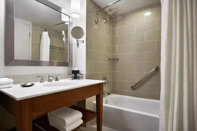 キングサイズベッドのスタンダードルーム, The Westin Virginia Beach Town Center