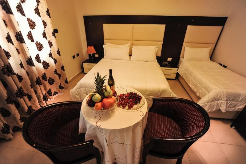 غرفة قياسية ثلاثية, Vila E Arte City Center