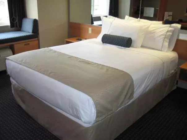 身障者適用クイーンサイズベッドルーム, Microtel Inn & Suites By Wyndham Hazelton/bruceton Mills
