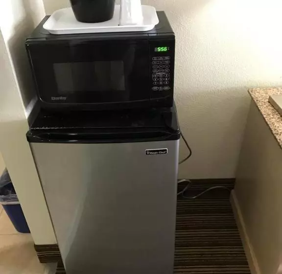 キングサイズベッドのスタンダードルーム, Crystal Inn And Suites