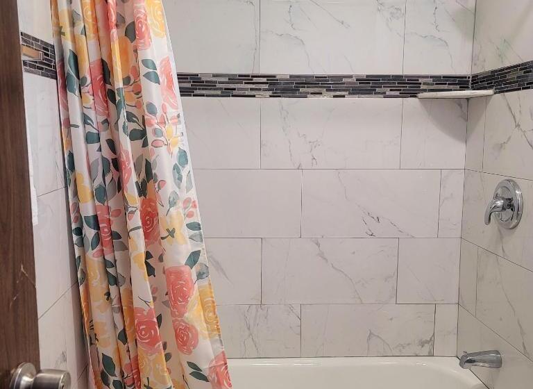 חדר סטנדרט יחיד, Economy Inn