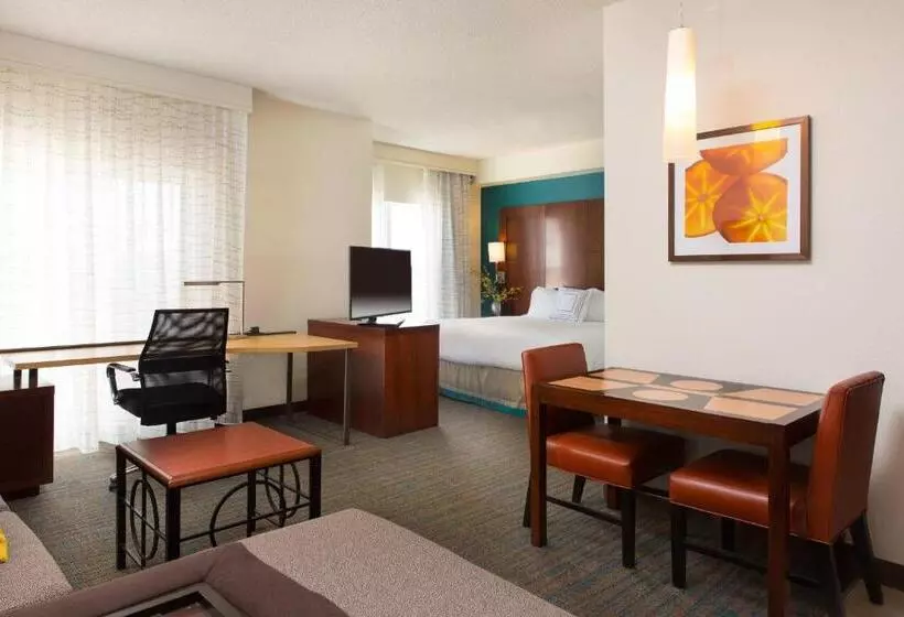 キングサイドベッドのスタンダードワンルーム, Residence Inn Kansas City Airport