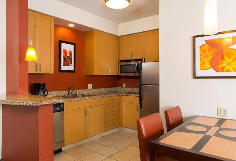 キングサイドベッドのスタンダードワンルーム, Residence Inn Kansas City Airport