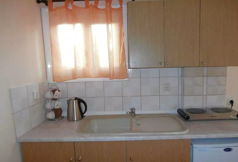 استودیوی استاندارد, River Studios & Apartments