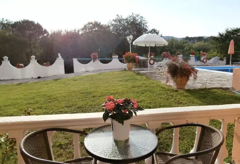 استودیوی استاندارد, River Studios & Apartments