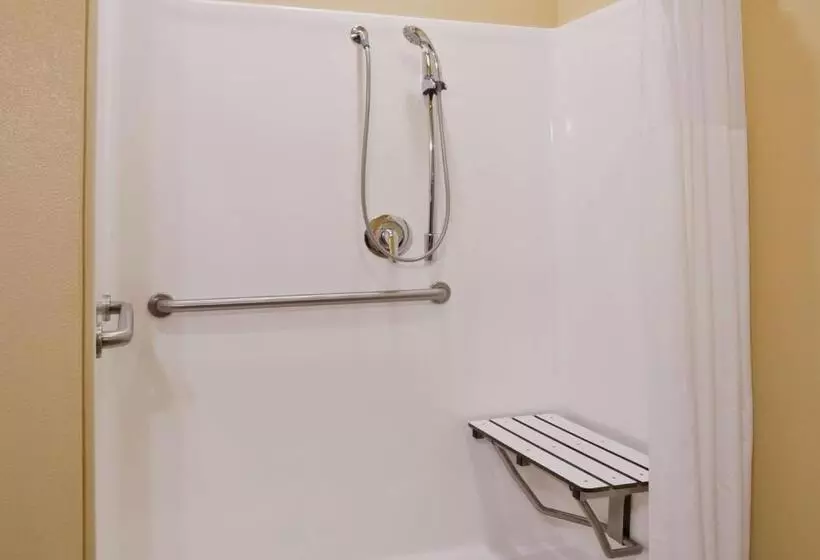 اتاق استاندارد با تخت بزرگ برای معلولان, Americinn By Wyndham Fargo Medical Center