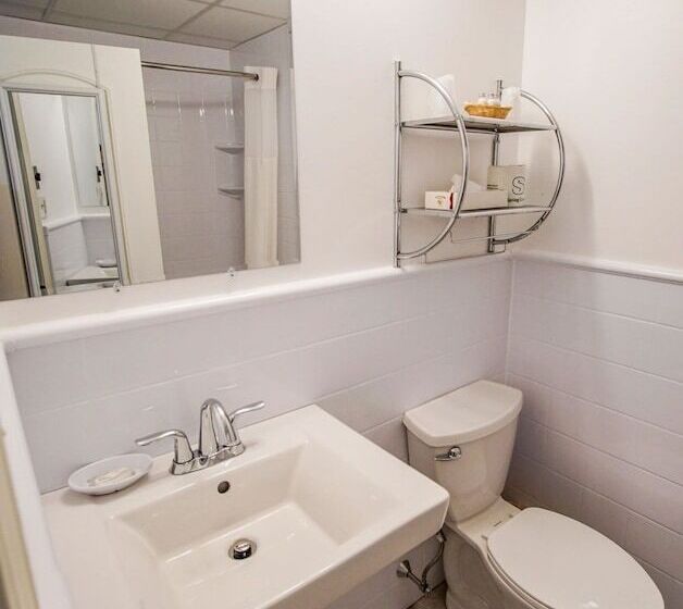 إستوديو قياسى, Courtyard Resort