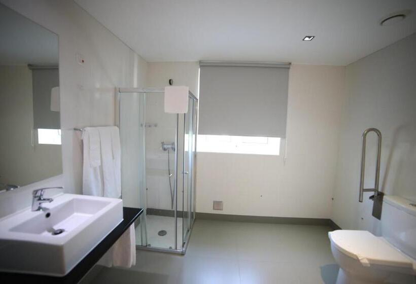 اتاق استاندارد, A Ponte