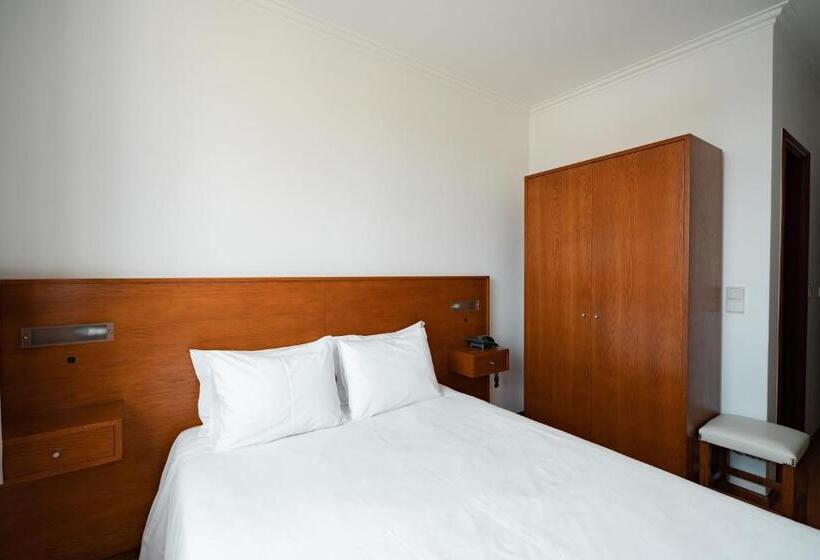 اتاق اکونومی, A Ponte