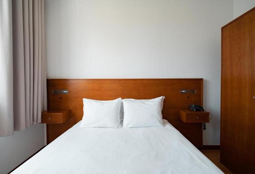 اتاق اکونومی, A Ponte