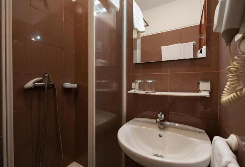 اتاق اکونومی, A Ponte