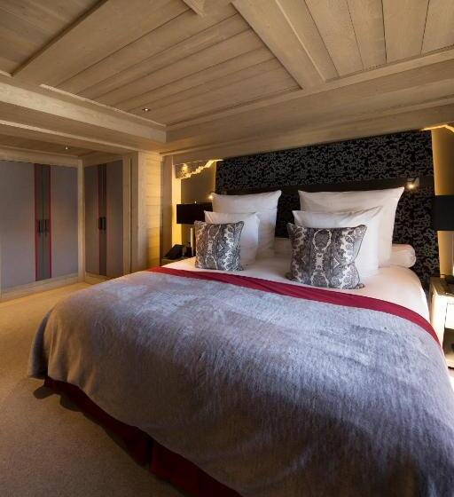 جناح جونيور عائلى, Le K2 Altitude