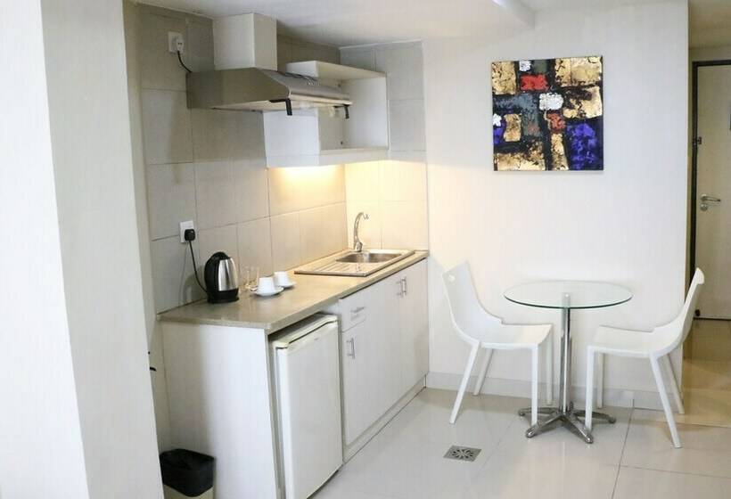 استودیوی استاندارد, Legallery Suites