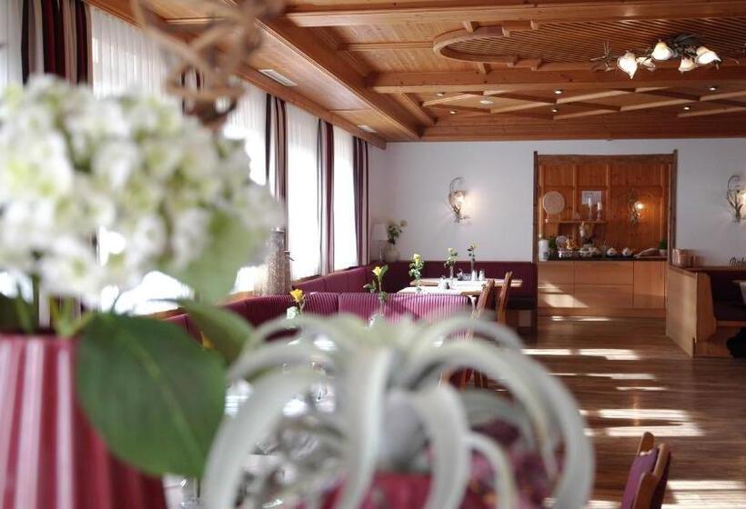 غرفة قياسية ثلاثية, Pension Traube