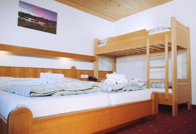 غرفة قياسية رباعية, Pension Traube