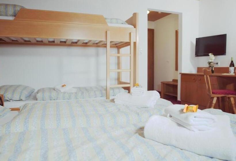 غرفة قياسية رباعية, Pension Traube