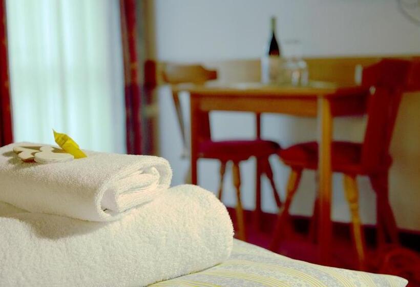 غرفة عائلية, Pension Traube